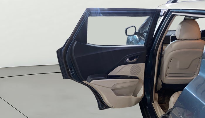 2021 Mahindra XUV300 W8 (O) 1.5 DIESEL AMT DUAL TONE, Diesel, Automatic, 43,126 km, LHS Rear Door