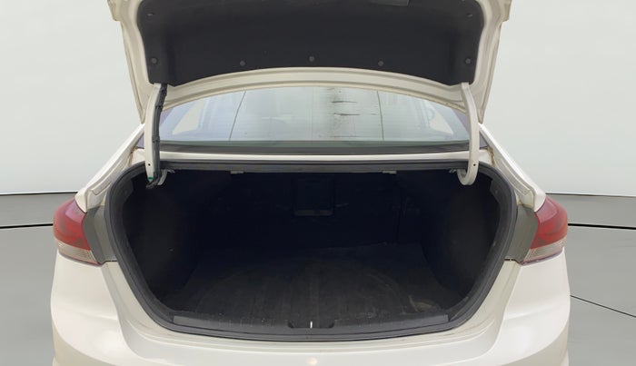 2016 Hyundai New Elantra 2.0 SX(O) AT PETROL, Petrol, Automatic, 1,01,757 km, Boot Open Zoomed View