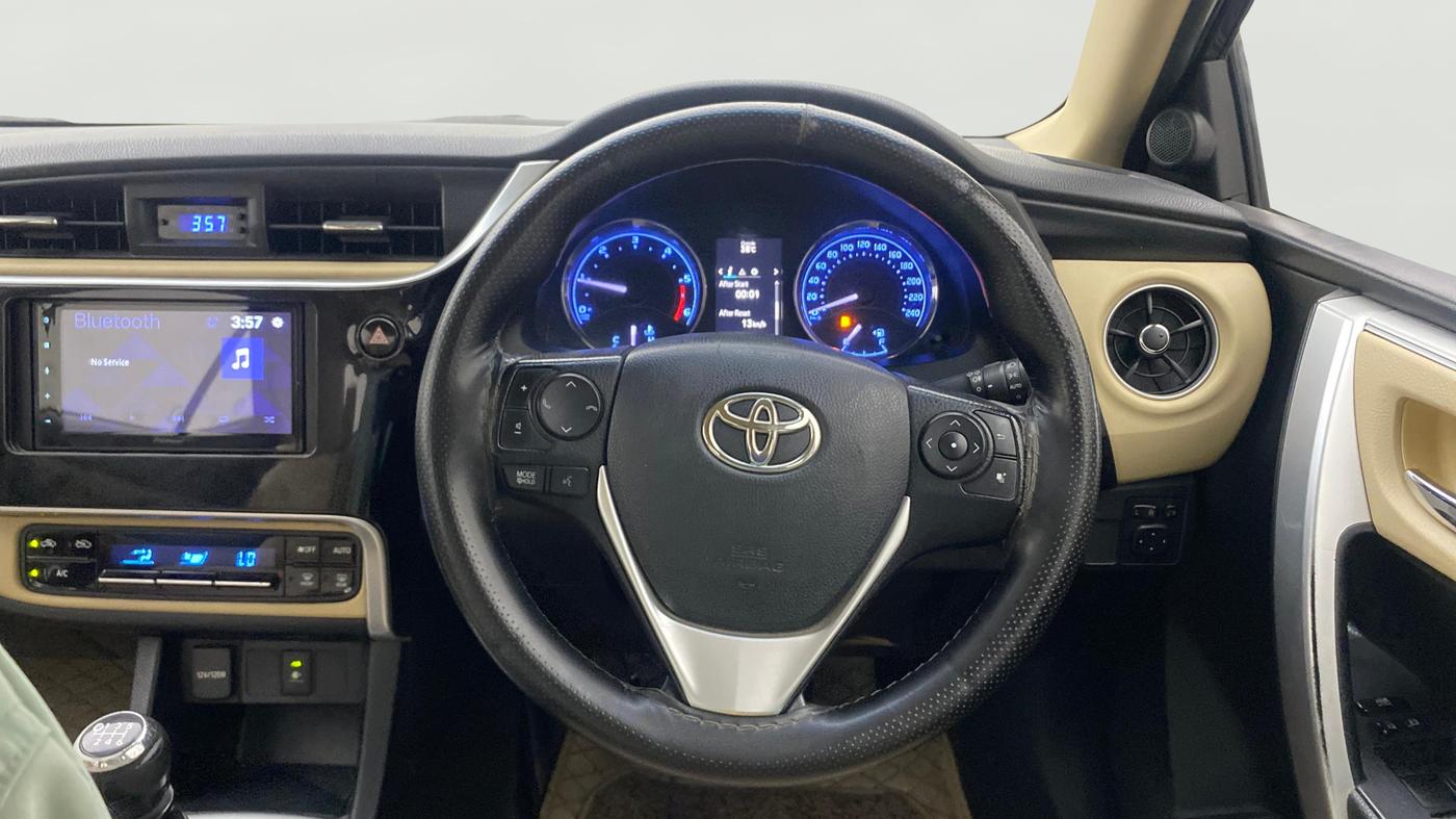 2017 Toyota Corolla Altis GL DIESEL, Diesel, Manual, 1,41,572 km, Steering Wheel Close Up