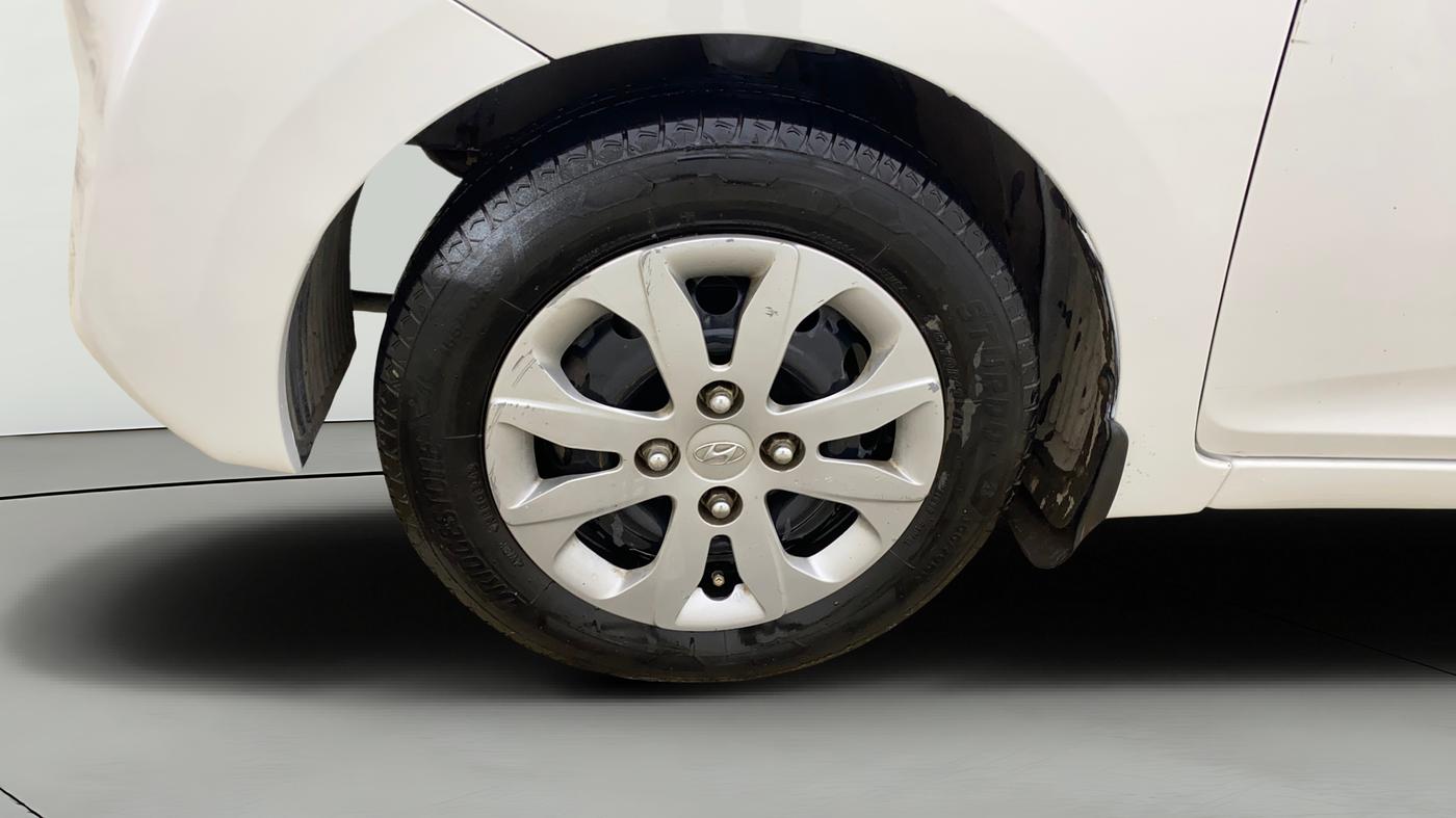 2018 Hyundai Eon MAGNA +, CNG, Manual, 87,974 km, Left Front Wheel