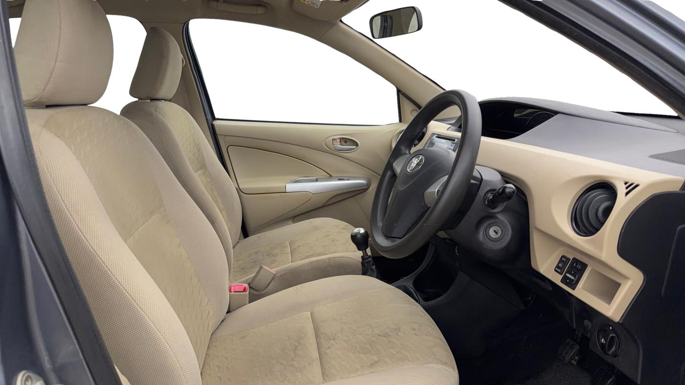 2018 Toyota Etios Liva V, Petrol, Manual, 33,406 km, Right Side Front Door Cabin