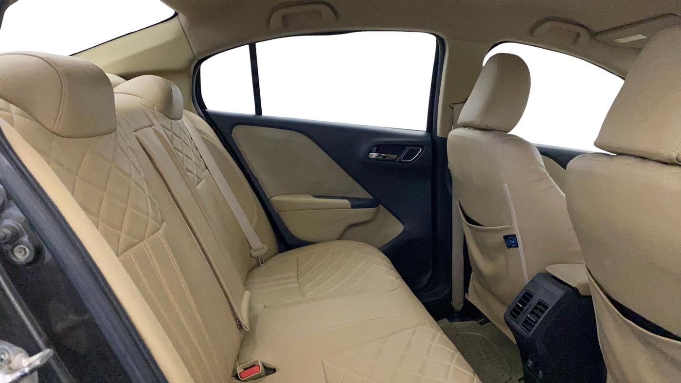 2017 Honda City 1.5L I-VTE V CVT, Petrol, Automatic, 1,00,077 km, Right Side Rear Door Cabin