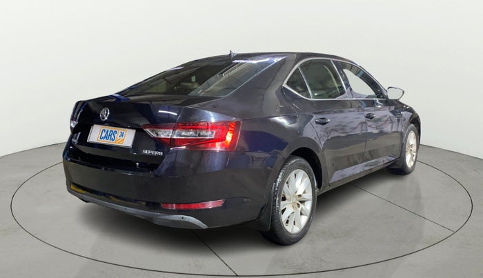 2016 Skoda Superb L&K 1.8 TSI AT, Petrol, Automatic, 28,278 km, Right Back Diagonal
