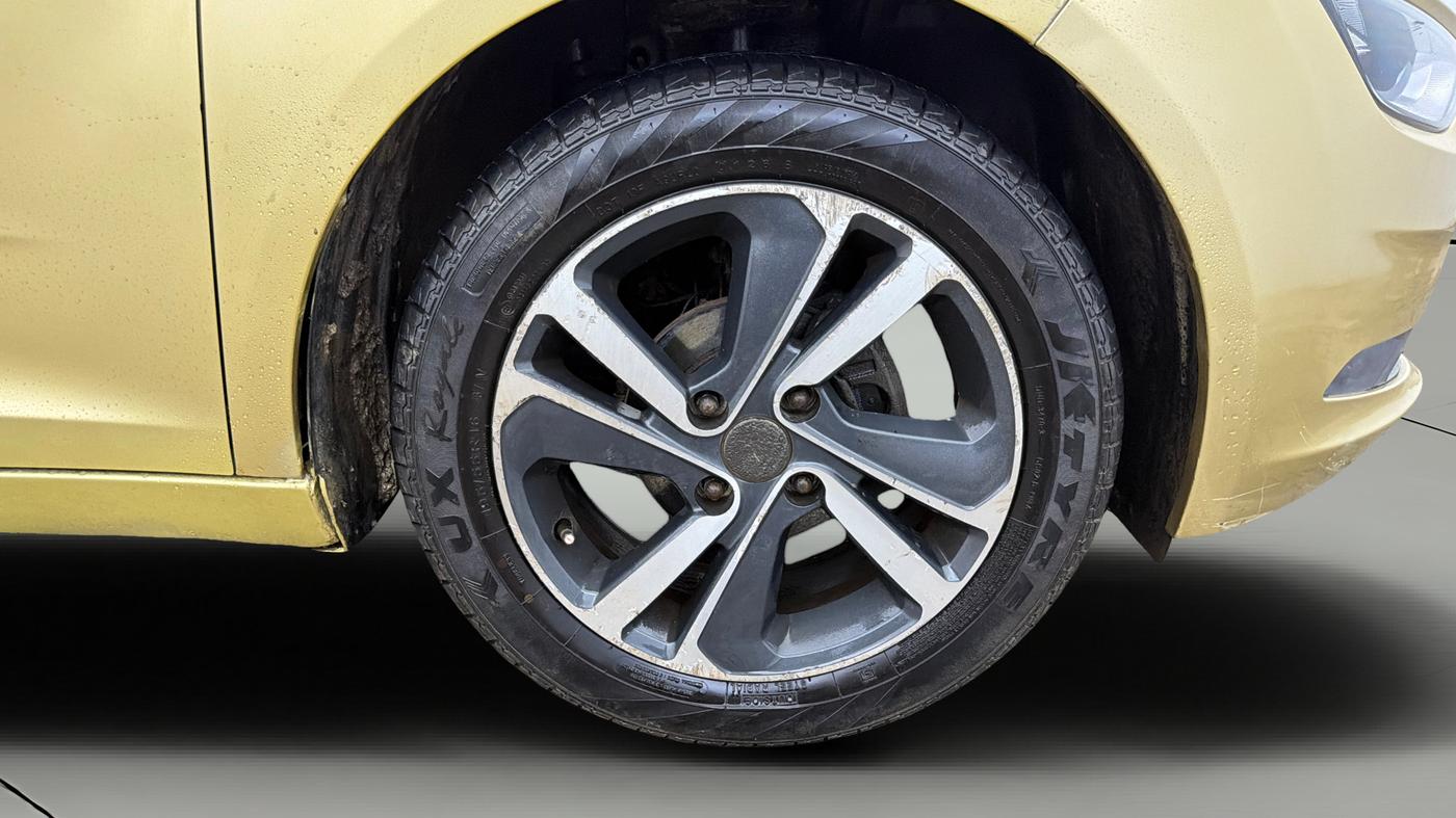 2020 Tata ALTROZ XZ PETROL, Petrol, Manual, 64,354 km, Right Front Wheel