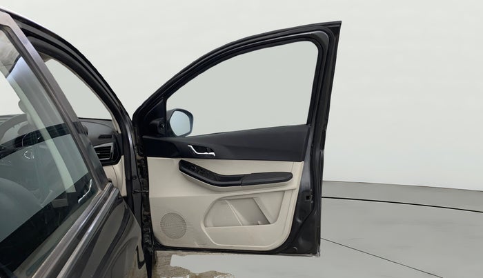 2022 Tata Tiago XZ PLUS CNG, CNG, Manual, 62,618 km, RHS Front Door