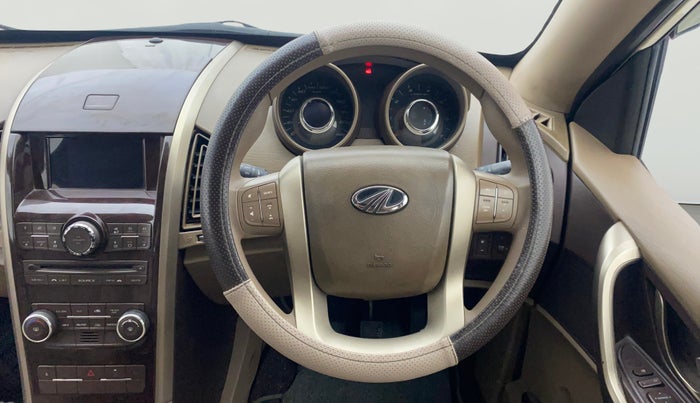 2014 Mahindra XUV500 W6, Diesel, Manual, 1,22,180 km, Steering Wheel Close Up