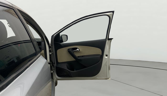 2014 Volkswagen Polo COMFORTLINE 1.5L, Diesel, Manual, 1,13,971 km, RHS Front Door