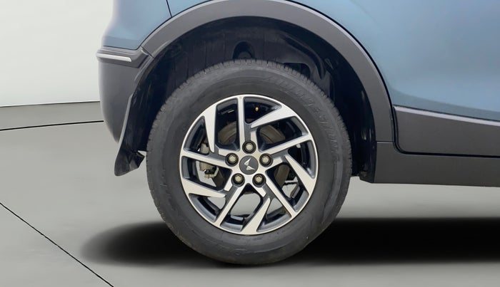 2024 Mahindra XUV300 W8 (O) 1.2 PETROL AMT, Petrol, Automatic, 16,340 km, Right Rear Wheel