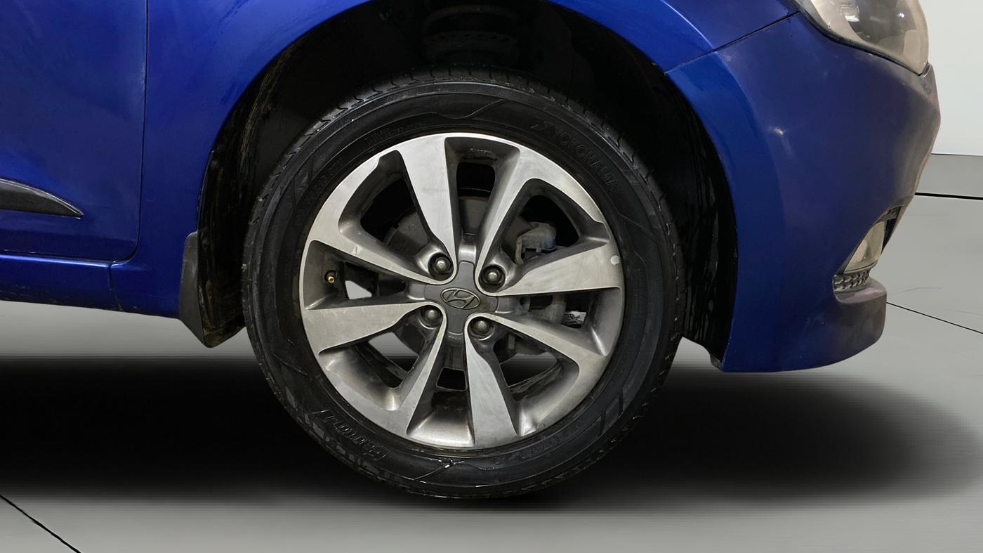 2015 Hyundai Elite i20 ASTA 1.2, Petrol, Manual, 1,01,204 km, Right Front Wheel