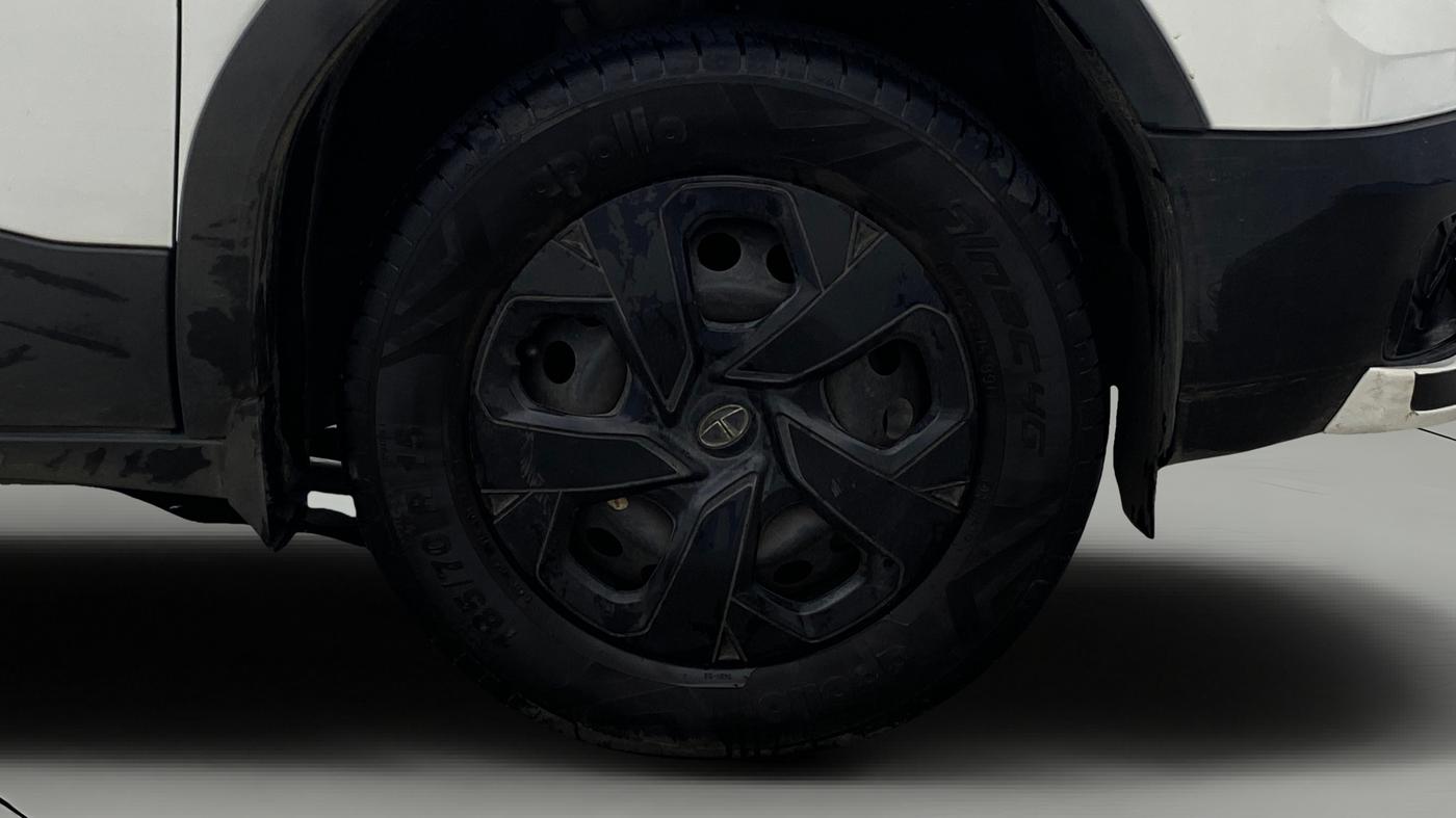 2023 Tata PUNCH ADVENTURE AMT, Petrol, Automatic, 26,554 km, Right Front Wheel
