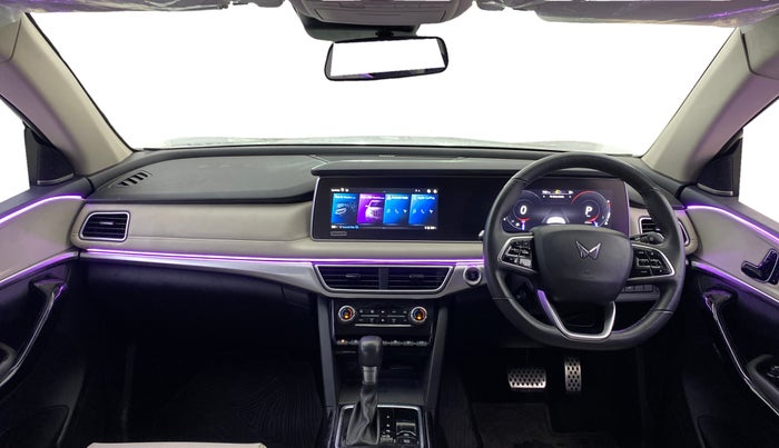 2022 Mahindra XUV700 AX 7 LUXURY D AT 7 STR, Diesel, Automatic, 93,680 km, Dashboard