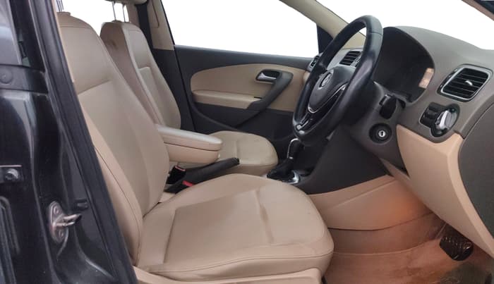 2015 Volkswagen Vento HIGHLINE 1.5 AT, Diesel, Automatic, 1,43,813 km, Right Side Front Door Cabin