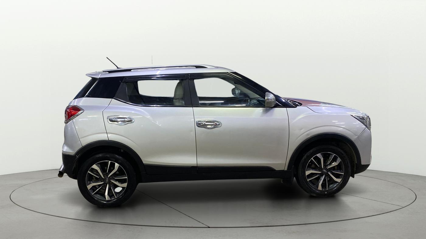 2019 Mahindra XUV300 W8 (O) 1.2 PETROL, Petrol, Manual, 80,379 km, Right Side View