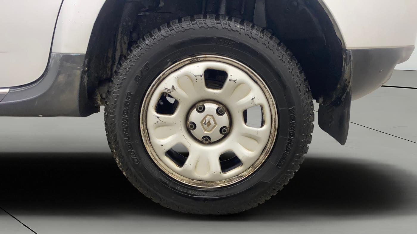 2014 Renault Duster RXL PETROL, Petrol, Manual, 1,25,234 km, Left Rear Wheel