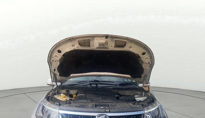 2018 Mahindra XUV500 W9 AT, Diesel, Automatic, 75,785 km, Open Bonet