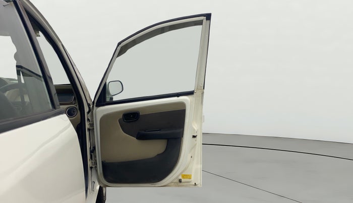 2016 Tata Nano TWIST XT, Petrol, Manual, 33,704 km, RHS Front Door