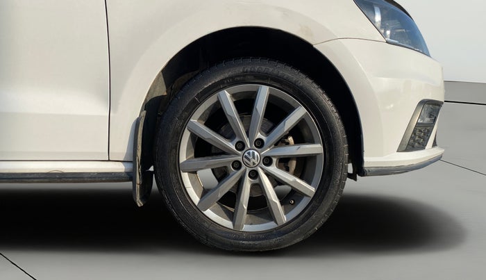 2020 Volkswagen Polo HIGHLINE PLUS 1.0, Petrol, Manual, 43,632 km, Right Front Wheel