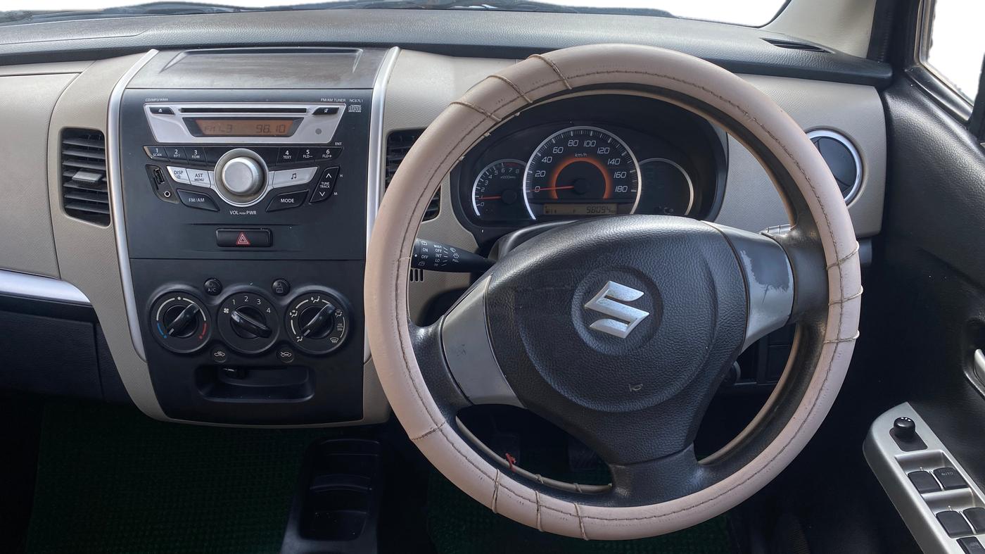 2015 Maruti Wagon R 1.0 VXI, Petrol, Manual, 98,086 km, Steering Wheel Close Up