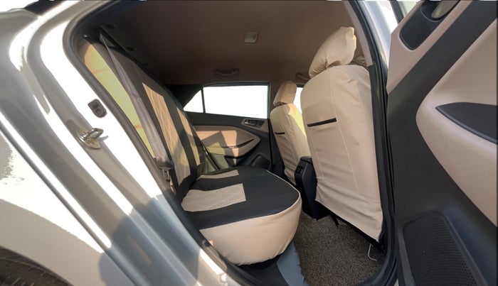 2017 Hyundai Elite i20 SPORTZ 1.2, Petrol, Manual, 73,293 km, Right Side Rear Door Cabin