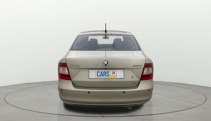 2013 Skoda Rapid AMBITION 1.6 TDI CR MT PLUS, Diesel, Manual, 1,04,812 km, Back/Rear