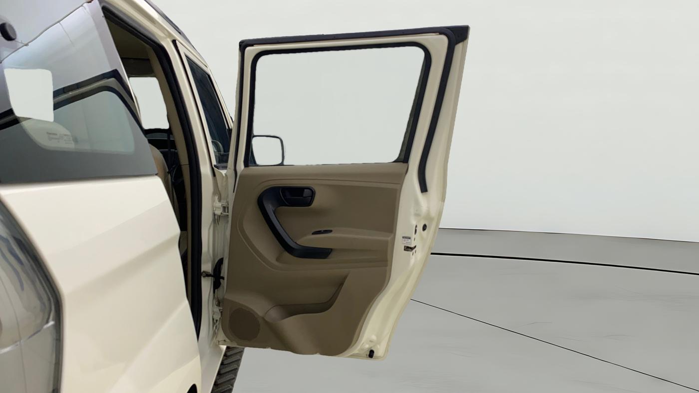 2019 Mahindra TUV300 T6 PLUS, Diesel, Manual, 66,090 km, RHS Rear Door