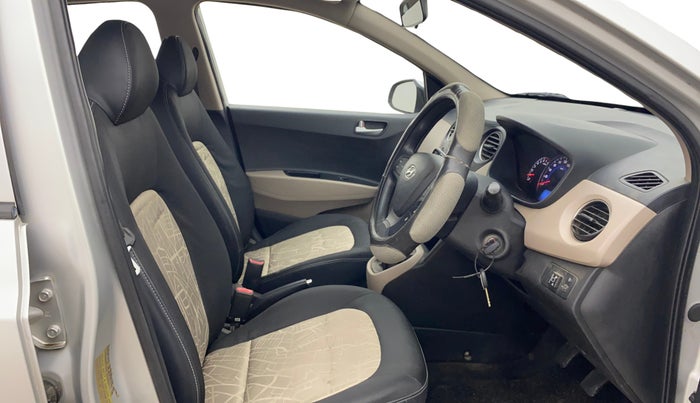 2016 Hyundai Grand i10 SPORTZ 1.2 KAPPA VTVT, CNG, Manual, 85,587 km, Right Side Front Door Cabin