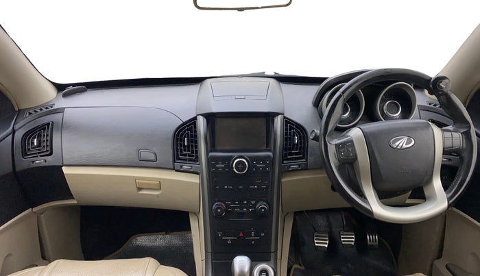 2015 Mahindra XUV500 W10, Diesel, Manual, 1,25,739 km, Dashboard