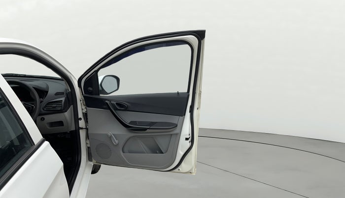 2020 Tata Tiago XE PETROL, CNG, Manual, 26,025 km, RHS Front Door