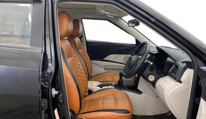 2021 Mahindra XUV300 W6 1.2 PETROL, Petrol, Manual, 31,207 km, Right Side Front Door Cabin