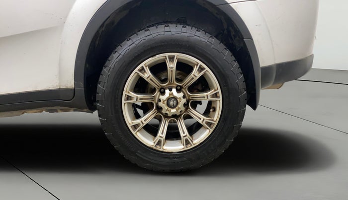 2018 Mahindra XUV500 W9, Diesel, Manual, 95,179 km, Left Rear Wheel
