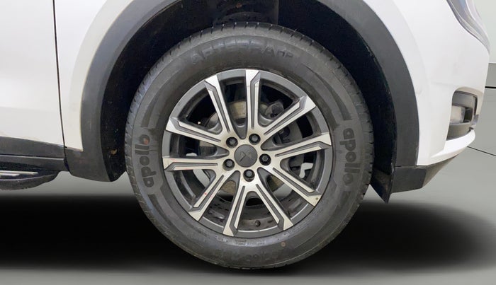 2021 Mahindra XUV700 AX 3 P MT 5 STR, Petrol, Manual, 15,831 km, Right Front Wheel