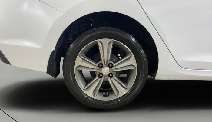 2018 Hyundai Verna 1.6 VTVT SX, Petrol, Manual, 75,728 km, Right Rear Wheel