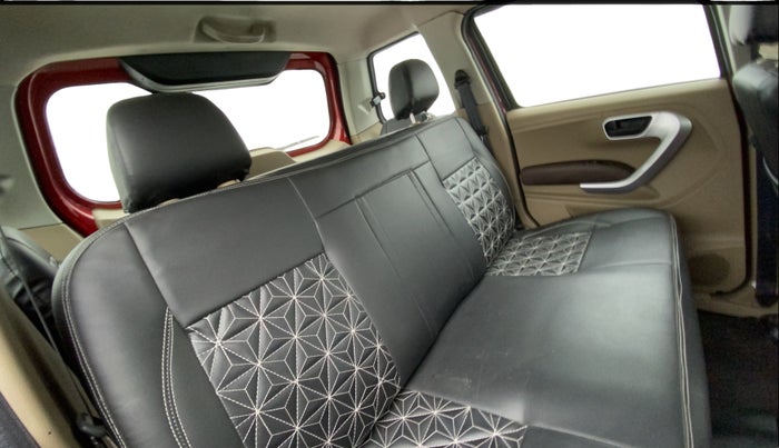 2017 Mahindra TUV300 T8, Diesel, Manual, 47,261 km, Right Side Rear Door Cabin