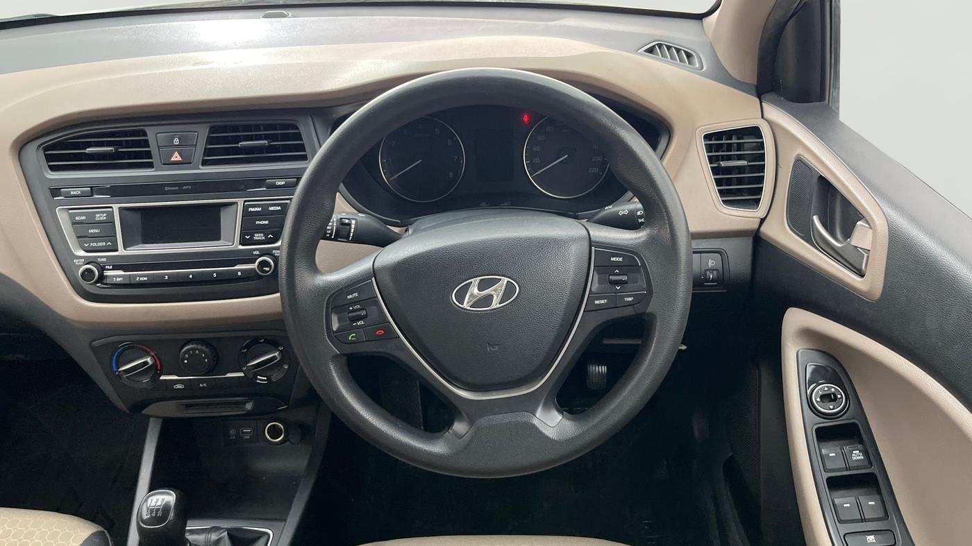 2015 Hyundai Elite i20 MAGNA 1.2, Petrol, Manual, 1,26,438 km, Steering Wheel Close Up