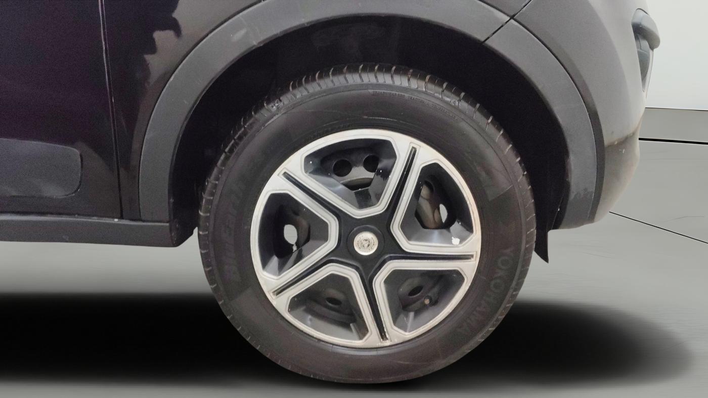 2019 Tata NEXON KRAZ PLUS AMT PETROL, CNG, Automatic, 94,993 km, Right Front Wheel