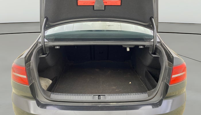 2018 Volkswagen Passat HIGHLINE DSG, Diesel, Automatic, 80,437 km, Boot Open Zoomed View