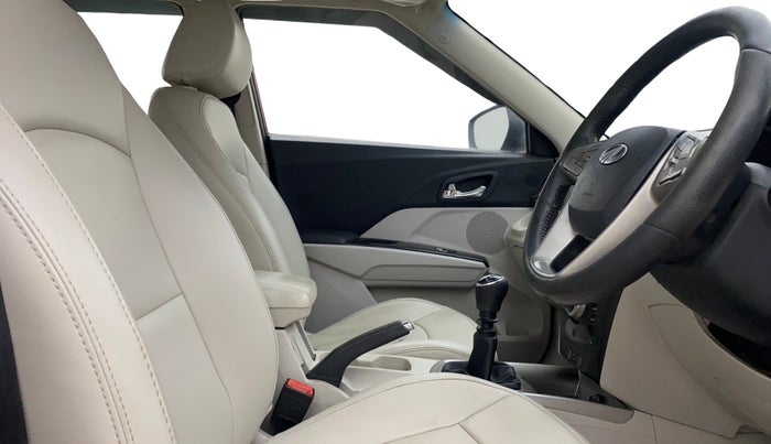 2021 Mahindra XUV300 W8 (O) 1.2 PETROL, Petrol, Manual, 1,10,613 km, Right Side Front Door Cabin