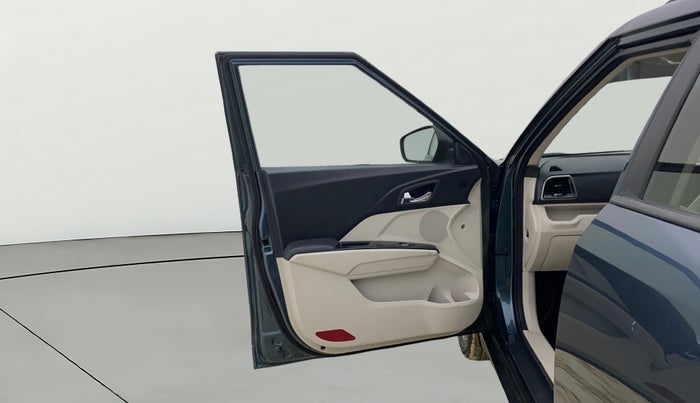 2021 Mahindra XUV300 W8 (O) 1.2 PETROL AMT, CNG, Automatic, 42,659 km, LHS Front Door