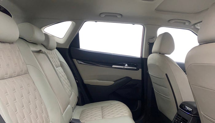 2022 KIA SELTOS HTX 1.5 PETROL, Petrol, Manual, 28,282 km, Right Side Rear Door Cabin