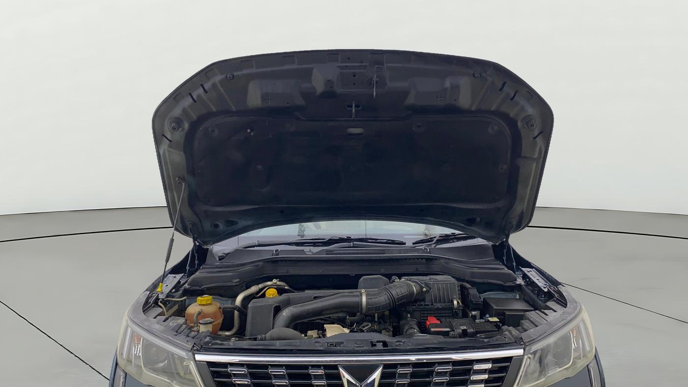 2023 Mahindra XUV300 W8 (O) 1.5 DIESEL AMT, Diesel, Automatic, 45,135 km, Open Bonet
