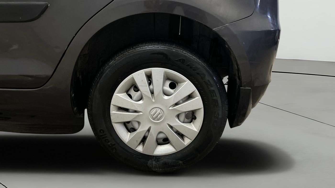 2015 Maruti Swift LXI (O), Petrol, Manual, 59,840 km, Left Rear Wheel