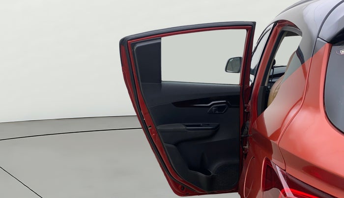 2017 Mahindra Kuv100 K8 D 6 STR, Diesel, Manual, 1,21,731 km, LHS Rear Door