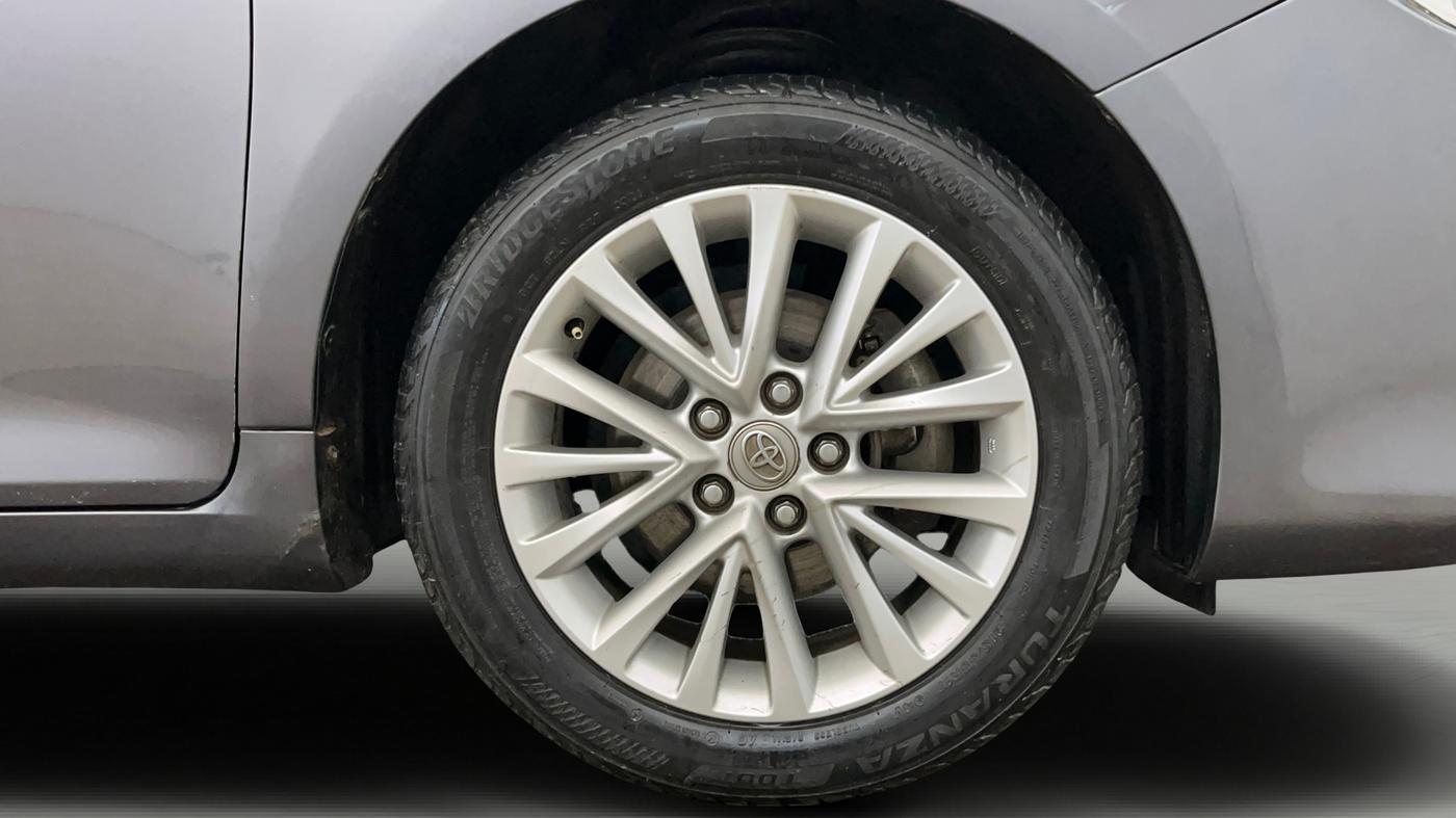 2016 Toyota Camry HYBRID, Hybrid, Automatic, 80,900 km, Right Front Wheel
