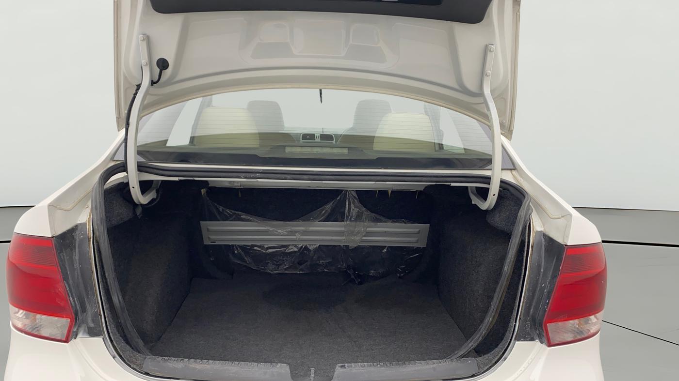 2015 Volkswagen Vento HIGHLINE 1.6 MPI, Petrol, Manual, 57,363 km, Boot Open Zoomed View