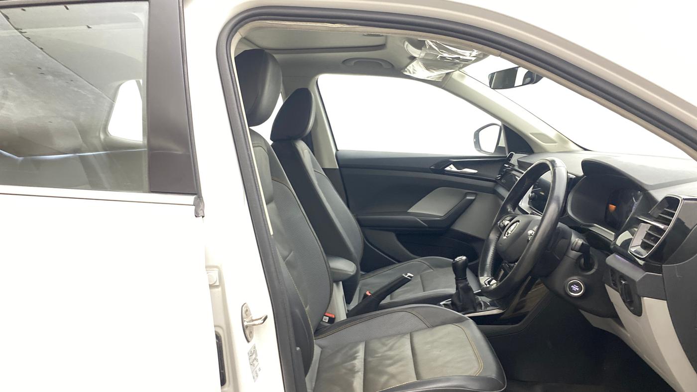 2022 Skoda KUSHAQ STYLE 1.5L TSI MT, Petrol, Manual, 95,350 km, Right Side Front Door Cabin