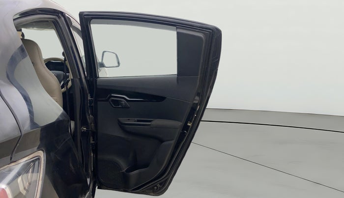 2018 Mahindra KUV 100 NXT K8 P 6 STR, Petrol, Manual, 32,647 km, RHS Rear Door