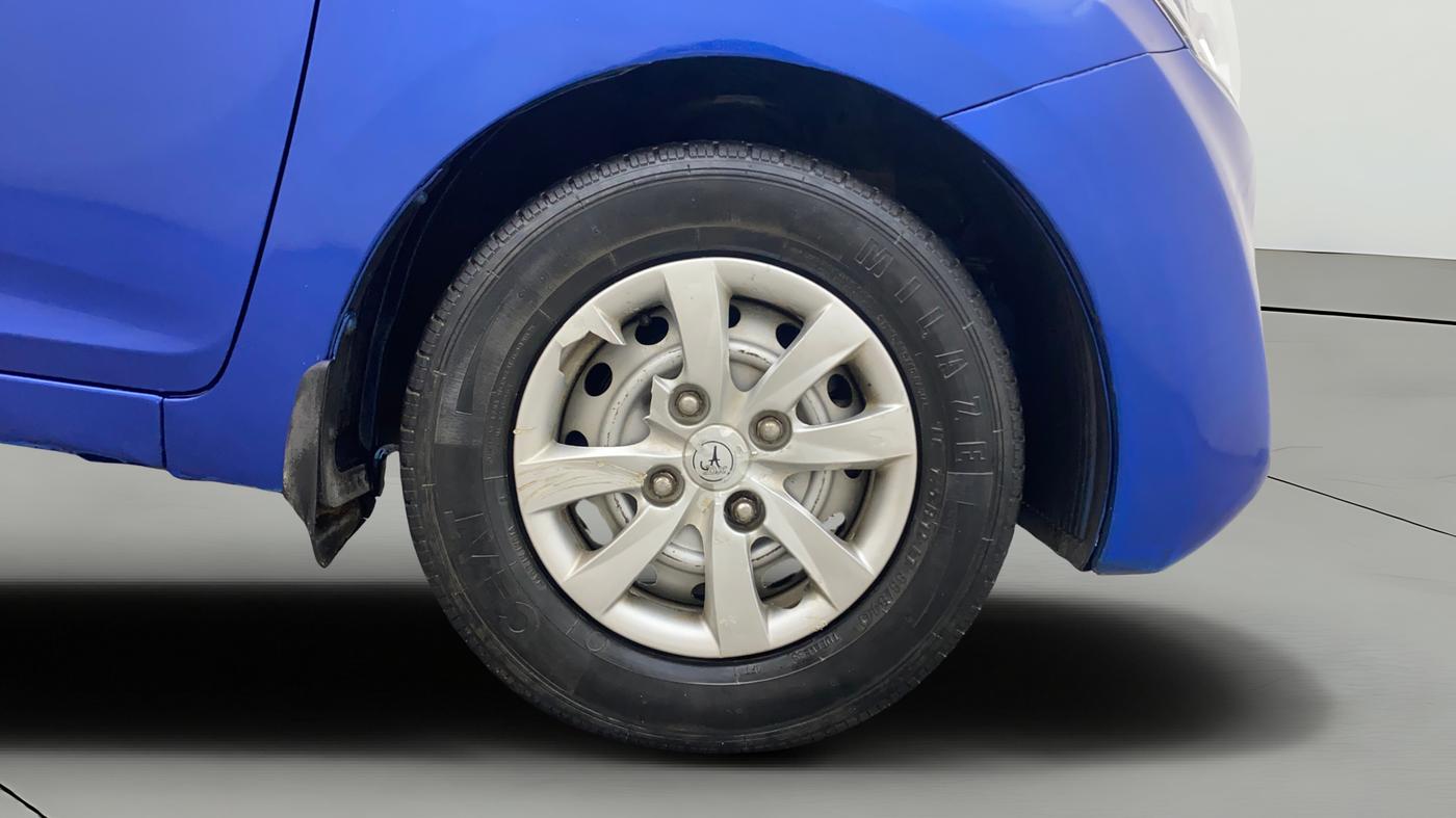 2017 Hyundai Eon ERA +, Petrol, Manual, 52,466 km, Right Front Wheel