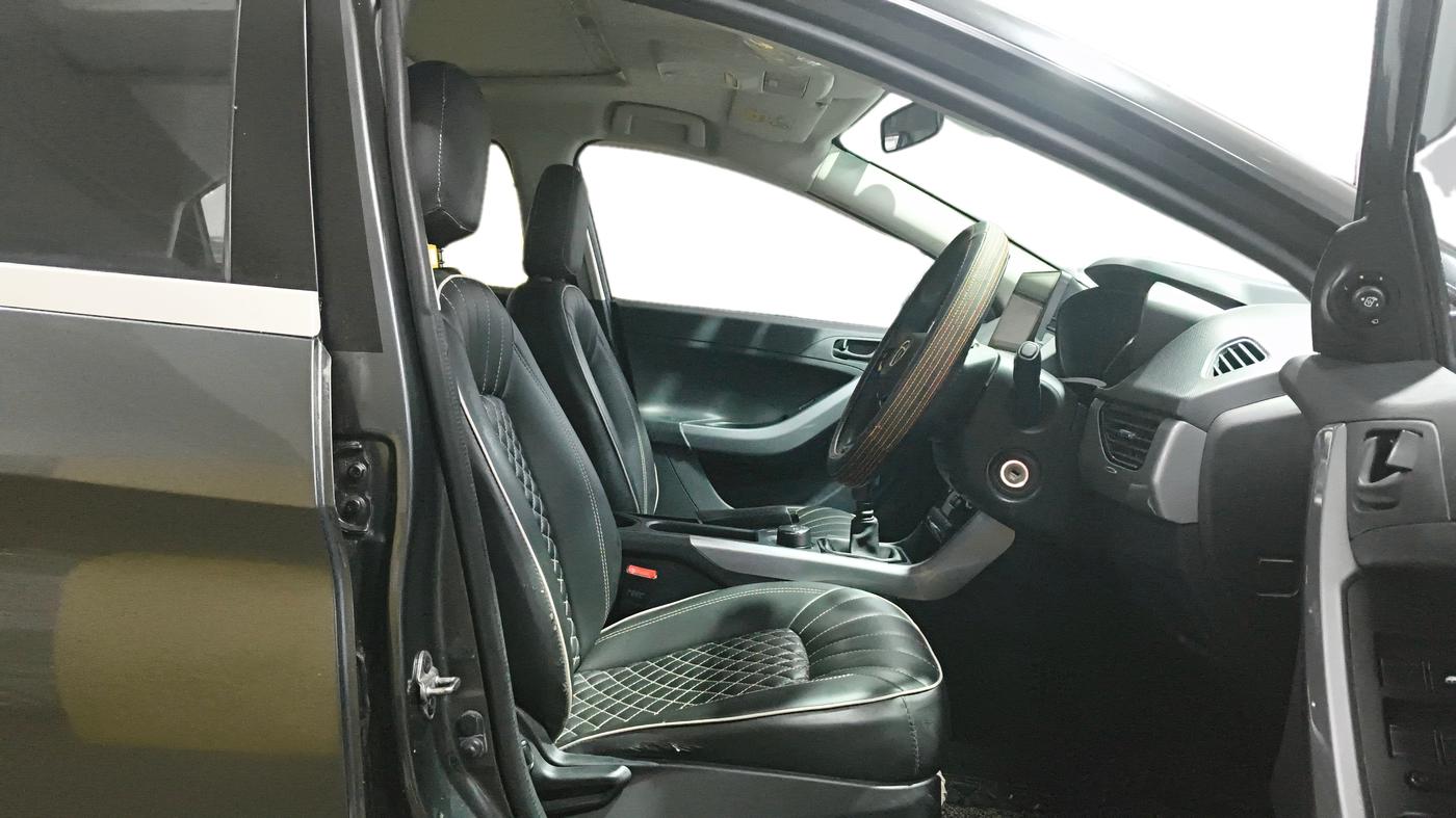 2023 Tata NEXON XM SUNROOF PETROL, Petrol, Manual, 21,988 km, Right Side Front Door Cabin