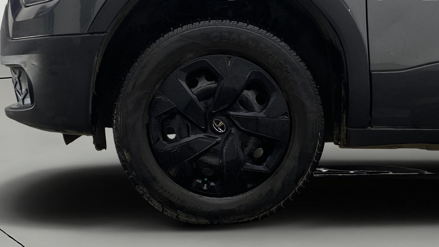 2022 Tata PUNCH ADVENTURE MT, Petrol, Manual, 23,423 km, Left Front Wheel