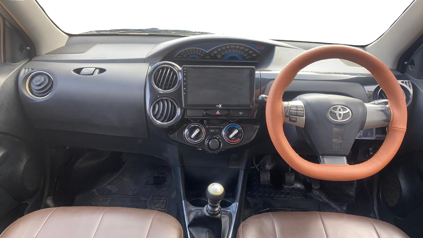 2014 Toyota Etios CROSS 1.4 VD, Diesel, Manual, 73,802 km, Dashboard
